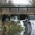 23.01.2021. Doły Biskupie. Jaz na rzece Świślinie / Robert Felczak / Radio Kielce