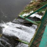 23.01.2021. Doły Biskupie. Jaz na rzece Świślinie / Robert Felczak / Radio Kielce