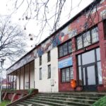 19.01.2021. Sędziszów. Samorządowe Centrum Kultury. Mozaika z frontonu budynku / Instytut Dizajnu w Kielcach