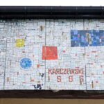 19.01.2021. Sędziszów. Samorządowe Centrum Kultury. Mozaika z frontonu budynku / Instytut Dizajnu w Kielcach