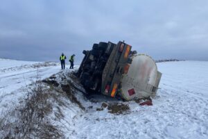 13.01.2021. Gmina Ćmielów. Wypadek cysterny / PSP w Ostrowcu Świętokrzyskim