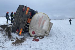 13.01.2021. Gmina Ćmielów. Wypadek cysterny / PSP w Ostrowcu Świętokrzyskim