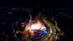 24.08.2020 Kielce. Pożar marketu Lidl przy ulicy Piekoszowskiej / Jarosław Kubalski / Radio Kielce