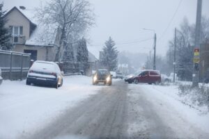 13.01.2020 Kielce. Trudne warunki na drogach. Zima / Jarosław Kubalski / Radio Kielce