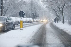 13.01.2020 Kielce. Trudne warunki na drogach. Zima / Jarosław Kubalski / Radio Kielce