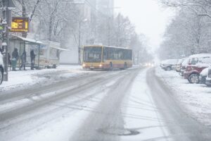 13.01.2020 Kielce. Trudne warunki na drogach. Zima / Jarosław Kubalski / Radio Kielce