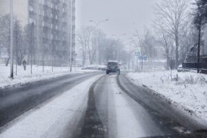 13.01.2020 Kielce. Trudne warunki na drogach. Zima / Jarosław Kubalski / Radio Kielce