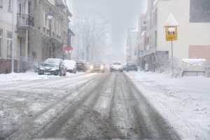 13.01.2020 Kielce. Trudne warunki na drogach. Zima / Jarosław Kubalski / Radio Kielce