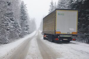 13.01.2020 Kielce. Trudne warunki na drogach. Zima. Ul. Zagnańska / Jarosław Kubalski / Radio Kielce