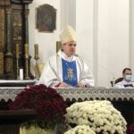 07.11.2020. Sandomierz. Msza święta z udzieleniem błogosławieństwa papieskiego i związanego z nim odpustu zupełnego pod zwykłymi warunkami. Na zdjęciu: biskup Krzysztof Nitkiewicz / Grażyna Szlęzak-Wójcik / Radio Kielce