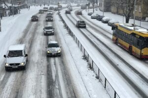 30.01.2021 Kielce. Trudne warunki na drogach / Jarosław Kubalski / Radio Kielce