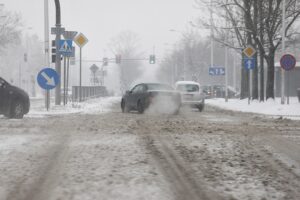 30.01.2021 Kielce. Trudne warunki na drogach / Jarosław Kubalski / Radio Kielce