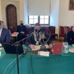 25.01.2021. Sandomierz. Sesja Rady Miasta Sandomierza. Na zdjęciu (od lewej): Piotr Chojnacki - wiceprzewodniczący Rady Miasta Sandomierza, Wojciech Czerwiec - przewodniczący Rady Miasta Sandomierza i Jerzy Żyła wiceprzewodniczący Rady Miasta Sandomierza / Grażyna Szlęzak-Wójcik / Radio Kielce