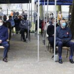 03.05.2020 Kielce. Uroczystości w 229 rocznicę uchwalenia Konstytucji 3 Maja. Msza przed kościołem garnizonowym. Na zdjęciu (od lewej): Marcin Różycki - zastępca prezydenta Kielc i Bogdan Wenta - prezydent Kielc / Jarosław Kubalski / Radio Kielce