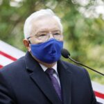 03.05.2020 Kielce. Uroczystości w 229. rocznicę uchwalenia Konstytucji 3 Maja. Złożenie wieńców pod pomnikiem Staszica. Poseł Krzysztof Lipiec / Jarosław Kubalski / Radio Kielce