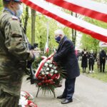 03.05.2020 Kielce. Uroczystości w 229. rocznicę uchwalenia Konstytucji 3 Maja. Złożenie wieńców pod pomnikiem Staszica. Poseł Krzysztof Lipiec / Jarosław Kubalski / Radio Kielce