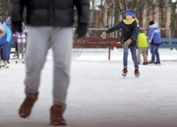 22.01.2016 Kielce. Lodowisko przy ulicy Szczecińskiej. / Jarosław Kubalski / Radio Kielce