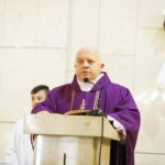 29.05.2020 Lubcza. Pogrzeb Stefana Wyczyńskiego. Ksiądz Stanisław Gil / Jarosław Kubalski / Radio Kielce