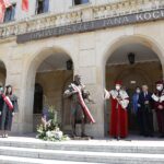 18.06.2020 Kielce. UJK. Odsłonięcie rzeźby patrona uczelni Jana Kochanowskiego / Jarosław Kubalski / Radio Kielce