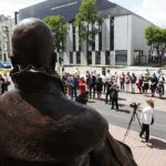 18.06.2020 Kielce. UJK. Odsłonięcie rzeźby patrona uczelni Jana Kochanowskiego / Jarosław Kubalski / Radio Kielce