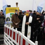 14.12.2020. Nowy Korczyn. Otwarcie nowego mostu na Wiśle. Na zdjęciu: Jan Piotrowski - biskup kielecki / Jarosław Kubalski / Radio Kielce