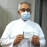 05.01.2021 Kielce. ŚCO. Koronawirus. Szczepionka na COVID-19. Szczepiony jest profesor Stanisław Góźdź / Jarosław Kubalski / Radio Kielce