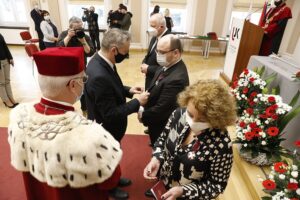 26.01.2021 Kielce. UJK. Wręczenie odznaczeń państwowych dla kadry uczelni. Srebrne Krzyże Zasługi / Jarosław Kubalski / Radio Kielce