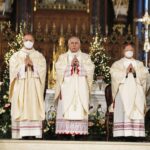 27.01.2021 Radom. Ingres biskupa Marka Solarczyka do katedry radomskiej. Na zdjęciu: biskup Marek Solarczyk, metropolita częstochowski arcybiskup Wacław Depo i biskup senior diecezji radomskiej Henryk Tomasik / Jarosław Kubalski / Radio Kielce