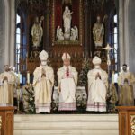 27.01.2021 Radom. Ingres biskupa Marka Solarczyka do katedry radomskiej. Na zdjęciu: biskup Marek Solarczyk, metropolita częstochowski arcybiskup Wacław Depo i biskup senior diecezji radomskiej Henryk Tomasik / Jarosław Kubalski / Radio Kielce