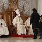 27.01.2021 Radom. Ingres biskupa Marka Solarczyka do katedry radomskiej. Na zdjęciu (od lewej):  metropolita częstochowski arcybiskup Wacław Depo, biskup Marek Solarczyk i biskup senior diecezji radomskiej Henryk Tomasik / Jarosław Kubalski / Radio Kielce