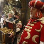 06.01.2021. Kielce. Bazylika katedralna. Święto Trzech Króli. Na zdjęciu (od lewej): Włodzimierz Rybczyński,  Rafał Nowak - wicewojewoda świętokrzyski, Tomasz Bogucki w roli Trzech Królów / Jarosław Kubalski / Radio Kielce