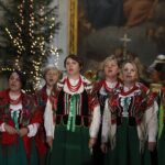 06.01.2021 Święty Krzyż. Koncert charytatywny. Na zdjęciu zespół Modrzewianki z Nowej Słupi / Jarosław Kubalski / Radio Kielce