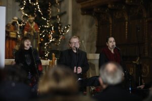 06.01.2021 Święty Krzyż. Koncert charytatywny. Na zdjęciu od lewej: Anna Branny, Przemysław Branny, Justyna Motylska / Jarosław Kubalski / Radio Kielce