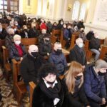 12.01.2021 Kielce. Kościół garnizonowy. Msza święta żałobna w intencji zmarłego pięściarza Mariana Trelińskiego / Jarosław Kubalski / Radio Kielce