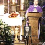 12.01.2021 Kielce. Kościół garnizonowy. Msza święta żałobna w intencji zmarłego pięściarza Mariana Trelińskiego / Jarosław Kubalski / Radio Kielce