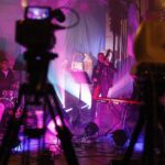 21.01.2021 Kielce. Katedra. "Jazzowe Kolędogranie". Na zdjęciu (od lewej): Michael Jones - skrzypce, Kuba Mazur - perkusja i Max Kowalski - kontrabas / Jarosław Kubalski / Radio Kielce