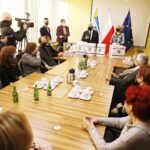 22.01.2021 Kielce. Urząd marszałkowski. Przekazanie pulsoksymetrów dla instytucji sprawujących opiekę nad osobami starszymi / Jarosław Kubalski / Radio Kielce