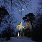 22.01.2021 Kielce. Podświetlony krzyż na Bruszni / Jarosław Kubalski / Radio Kielce