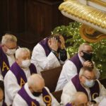 29.01.2021 Kielce. Uroczystości pogrzebowe ks. Edwarda Chata. Msza żałobna w katedrze / Jarosław Kubalski / Radio Kielce