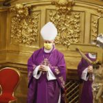 10.10.2020 Kielce. Katedra. Pogrzeb ks. prof. Stanisława Czerwika - wieloletniego rektora kieleckiego seminarium. Biskup Jan Piotrowski / Jarosław Kubalski / Radio Kielce