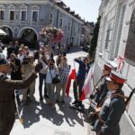 14.08.2020 Kielce. Odsłonięcie tablicy na murze urzędu miasta upamiętniającej Bitwę Warszawską i Bitwę Nad Niemnem / Jarosław Kubalski / Radio Kielce