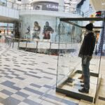 07.11.2020 Kielce. Zamknięte sklepy w galerii handlowej Korona / Jarosław Kubalski / Radio Kielce