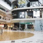 07.11.2020 Kielce. Zamknięte sklepy w galerii handlowej Korona / Jarosław Kubalski / Radio Kielce