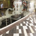 07.11.2020 Kielce. Zamknięte sklepy w galerii handlowej Korona / Jarosław Kubalski / Radio Kielce