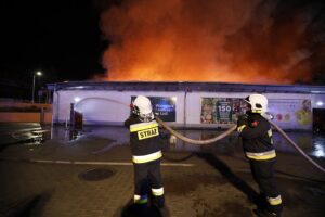 24.08.2020. Kielce. Pożar marketu Lidl przy ul. Piekoszowskiej / Jarosław Kubalski / Radio Kielce