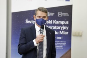 31.12.2020. Warszawa. Podpisanie umowy na budowę kampusu Głównego Urzędu Miar. Na zdjęciu: prof. Jacek Semaniak - prezes Głównego Urzędu Miar / Jarosław Kubalski / Radio Kielce