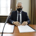 31.12.2020. Warszawa. Podpisanie umowy na budowę kampusu Głównego Urzędu Miar. Na zdjęciu: Zbigniew Koruba - rektor Politechniki Świętokrzyskiej / Jarosław Kubalski / Radio Kielce