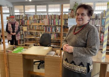 18.01.2021. Sandomierz. Na zdjęciu (od lewej): Katarzyna Ciźla pracownik biblioteki i Barbara Rożek dyrektor. / Grażyna-Szlęzak-Wójcik / Radio Kielce