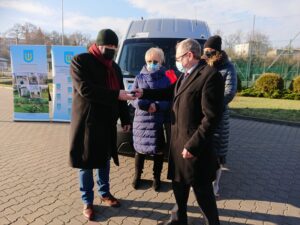 12.01.2021 Kunów. Przekazanie nowego autobusu dla dzieci niepełnosprawnych / Emilia Sitarska / Radio Kielce