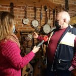 03.01.2021 Ćmielów. Zbiory instrumentów muzycznych Stanisława Jacka Machały / Emilia Sitarska / Radio Kielce